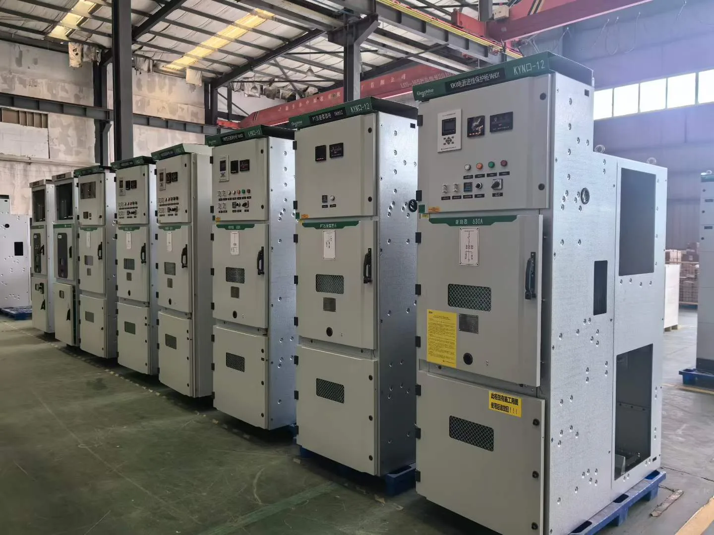 KYN28-12 中压铠装移开式开关柜生产实拍